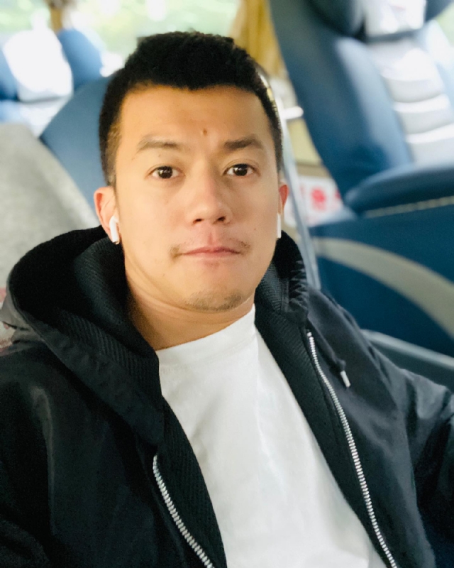 陈赫的第一张照片--上海结交中间
