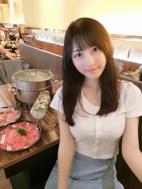 佳欣的第一张照片--上海结交中间