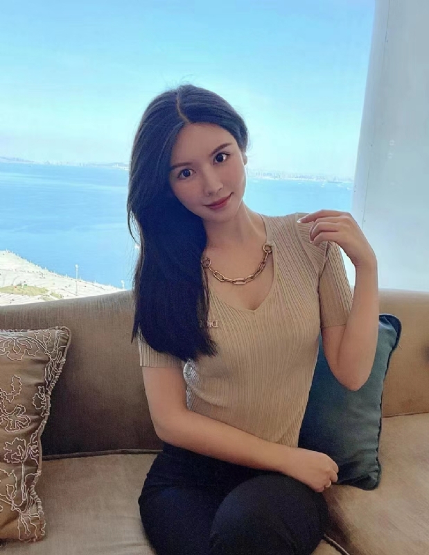 李芷晴的第一张照片--上海结交中间