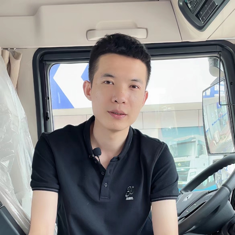 胡一凡的第二张照片--上海结交中间